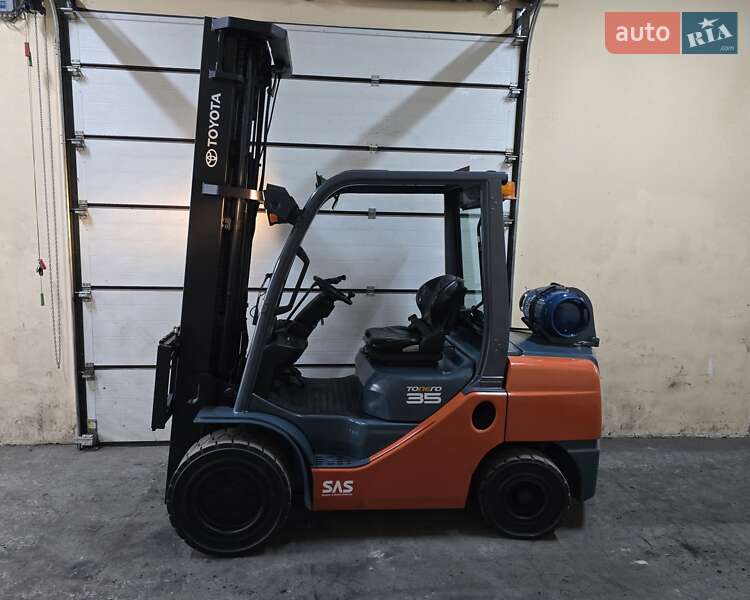 Вилочний навантажувач Toyota 02-8FGJF35 2018 в Києві