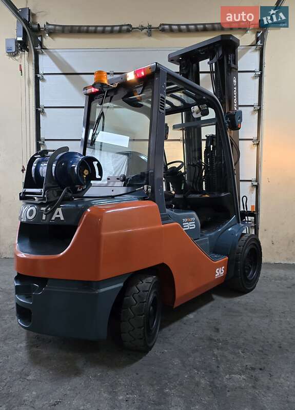 Вилочний навантажувач Toyota 02-8FGJF35 2018 в Києві