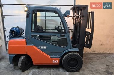 Вилочный погрузчик Toyota 02-8FGJF35 2011 в Киеве