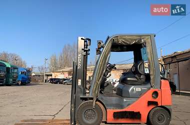 Вилочный погрузчик Toyota 32-8FG18 2016 в 