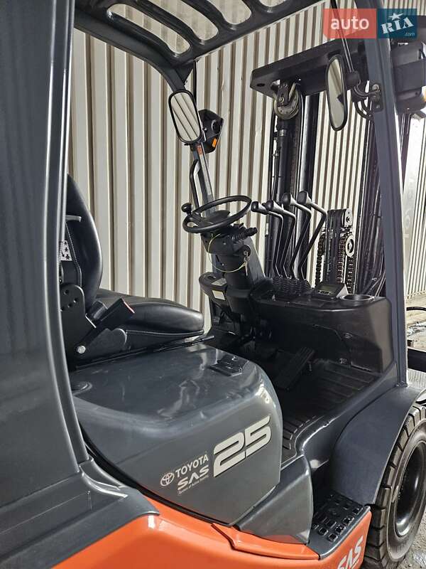 Вилочный погрузчик Toyota 32FG-25 2017 в Киеве