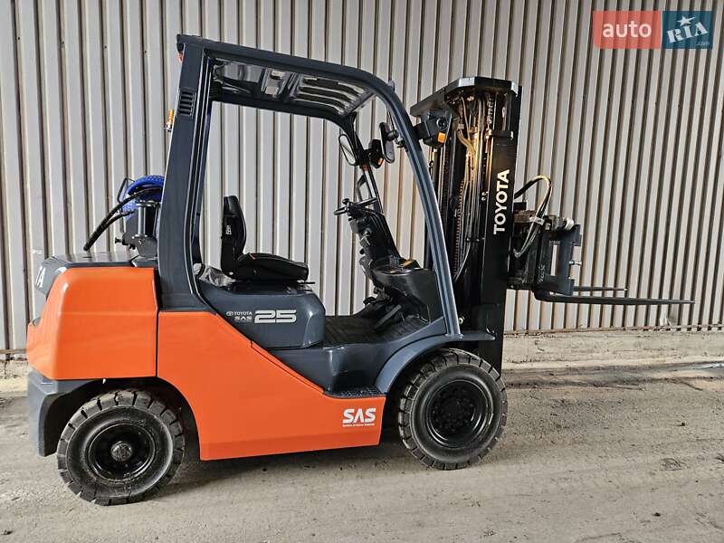 Вилочный погрузчик Toyota 32FG-25 2017 в Киеве