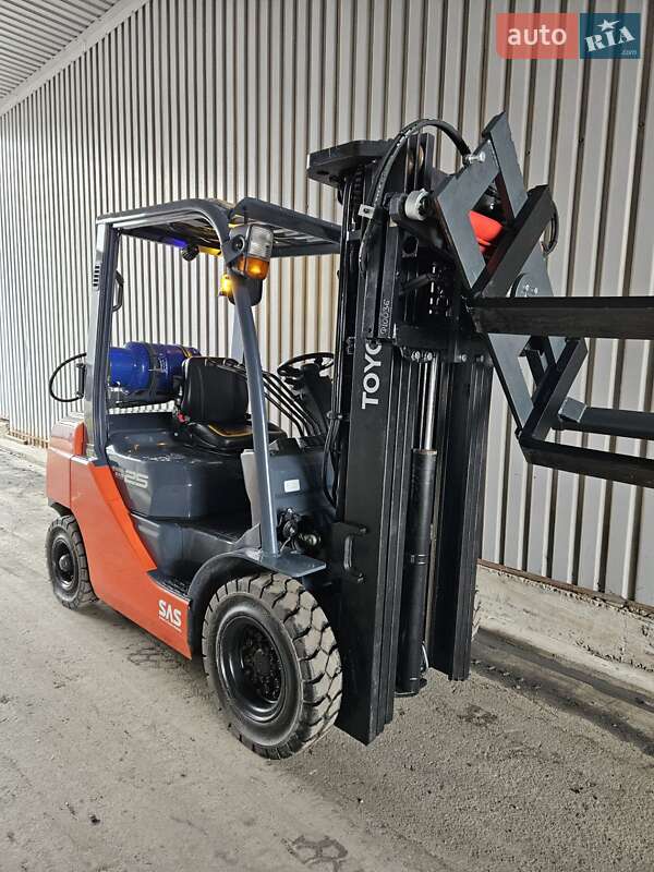 Вилочный погрузчик Toyota 32FG-25 2017 в Киеве