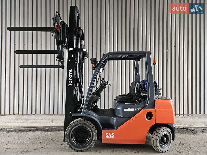 Вилочный погрузчик Toyota 32FG-25 2017 в Киеве