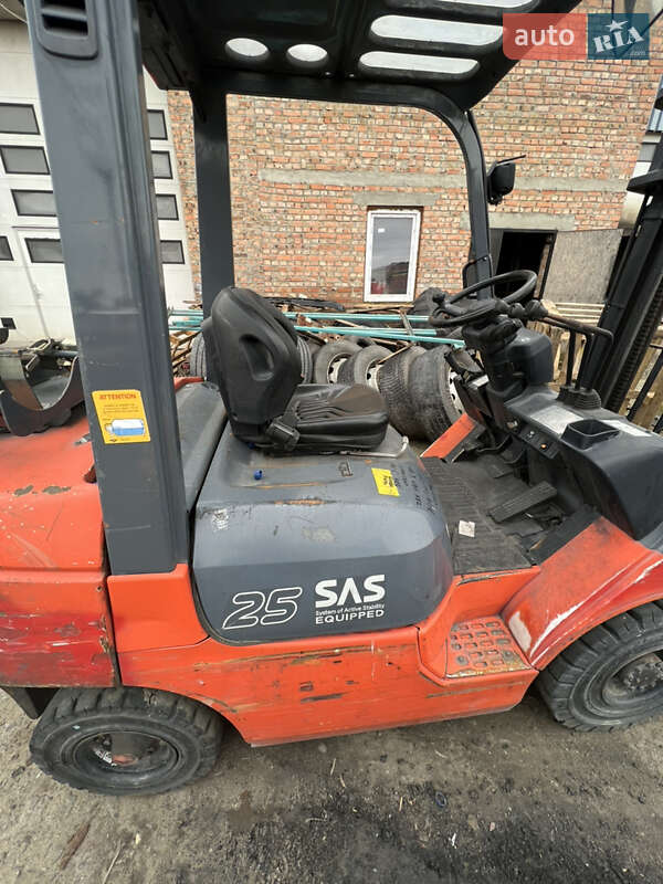 Вилочный погрузчик Toyota 42-6FGF25 1999 в Луцке