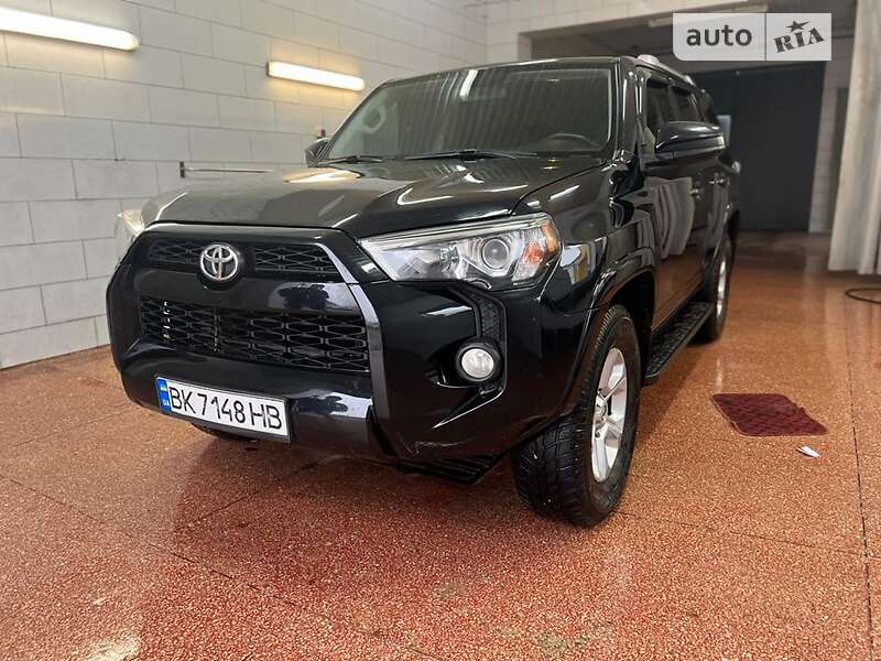 Позашляховик / Кросовер Toyota 4Runner 2017 в Рівному