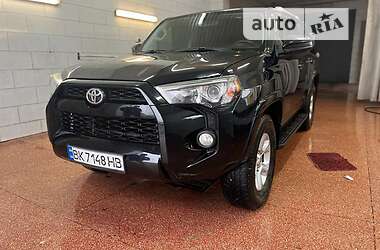 Позашляховик / Кросовер Toyota 4Runner 2017 в Рівному