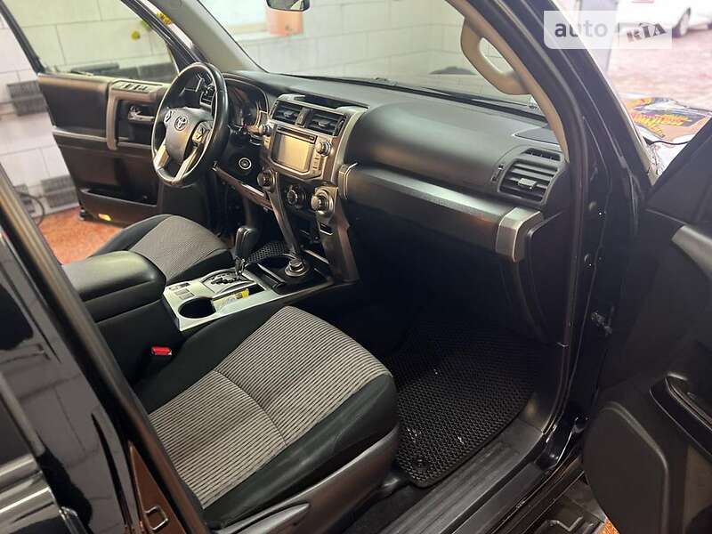 Позашляховик / Кросовер Toyota 4Runner 2017 в Рівному