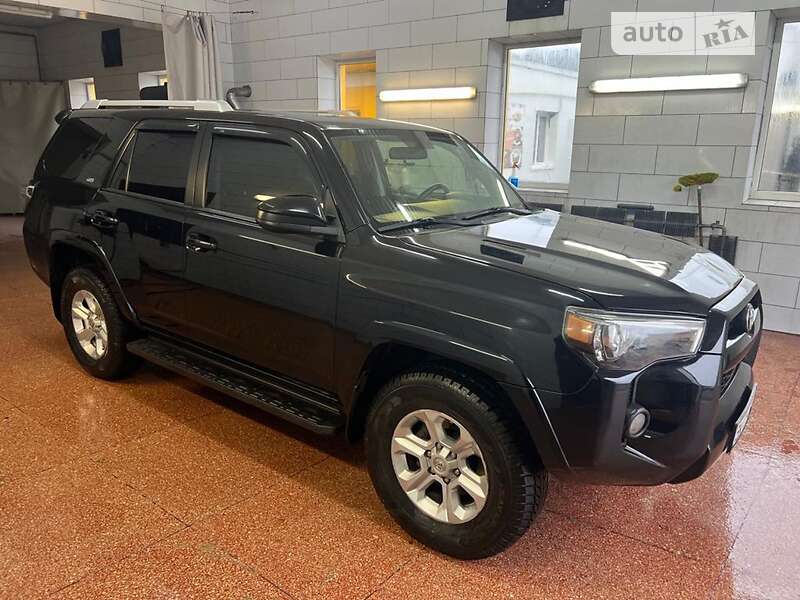 Позашляховик / Кросовер Toyota 4Runner 2017 в Рівному