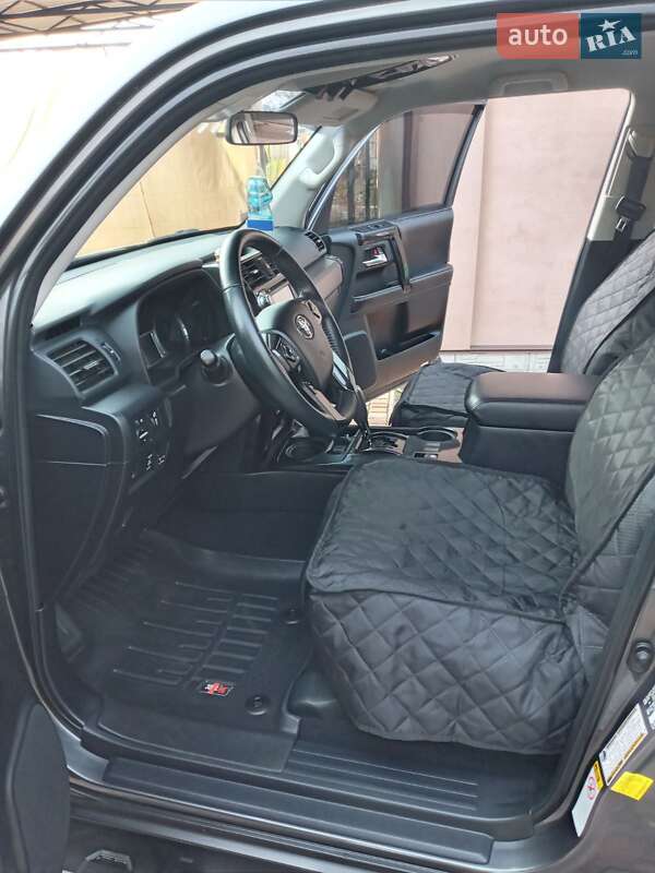 Внедорожник / Кроссовер Toyota 4Runner 2015 в Лубнах