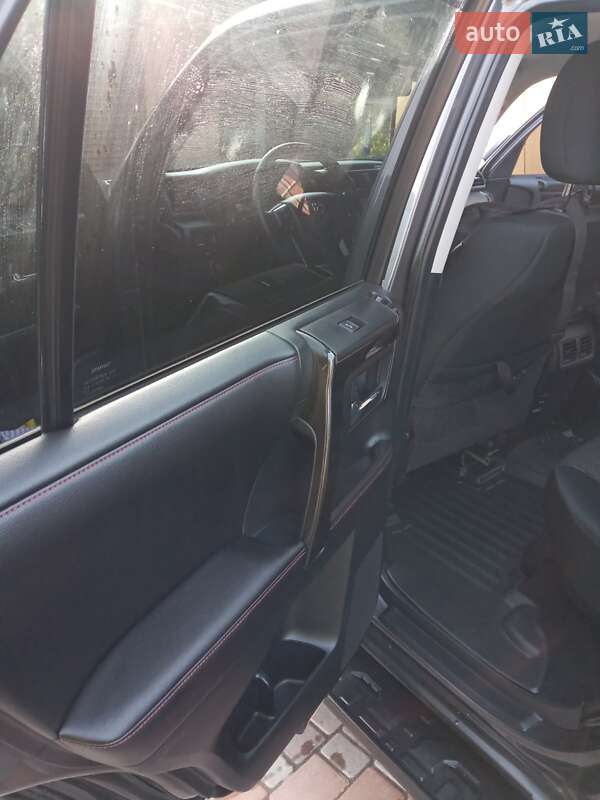 Внедорожник / Кроссовер Toyota 4Runner 2015 в Лубнах