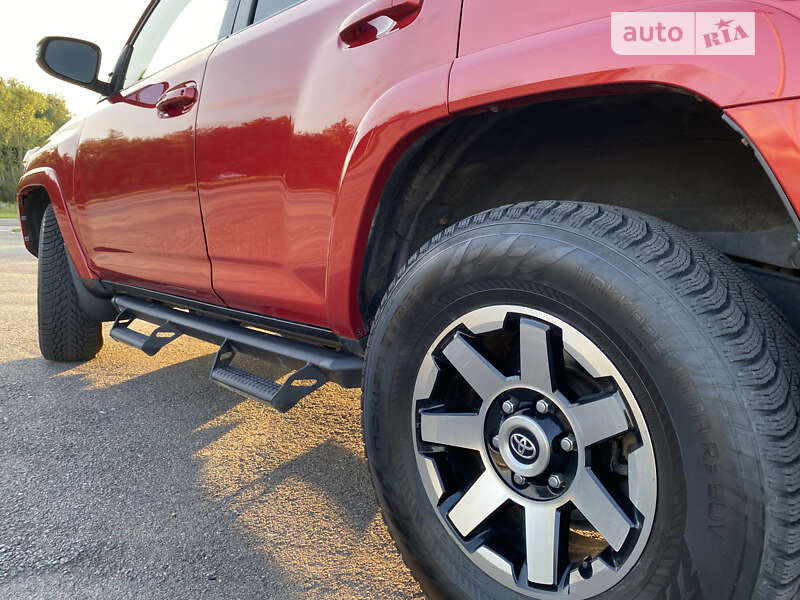 Позашляховик / Кросовер Toyota 4Runner 2017 в Тернополі