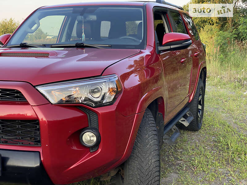 Позашляховик / Кросовер Toyota 4Runner 2017 в Тернополі