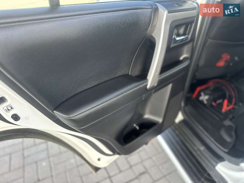 Позашляховик / Кросовер Toyota 4Runner 2014 в Прилуках