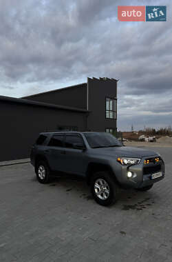 Внедорожник / Кроссовер Toyota 4Runner 2018 в 
