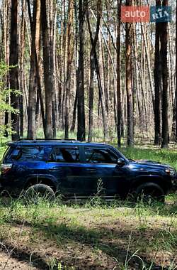 Внедорожник / Кроссовер Toyota 4Runner 2017 в 