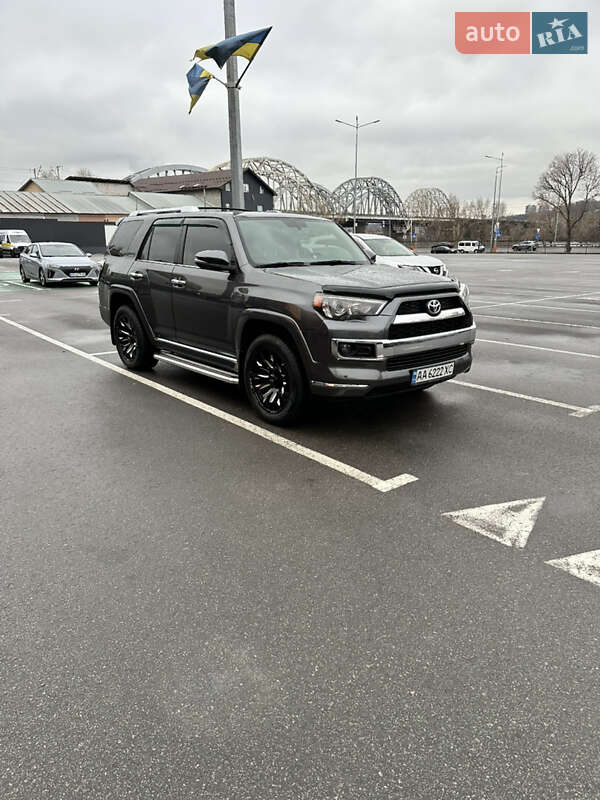 Внедорожник / Кроссовер Toyota 4Runner 2016 в Киеве