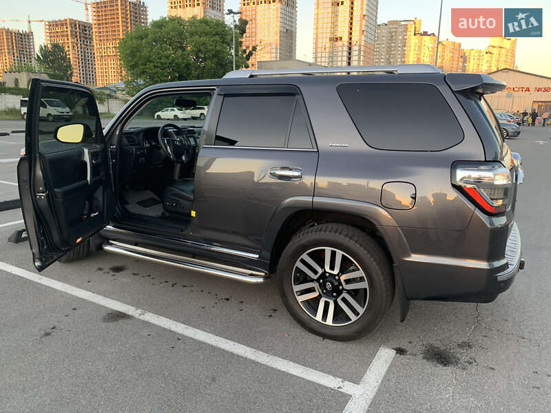 Внедорожник / Кроссовер Toyota 4Runner 2016 в Киеве