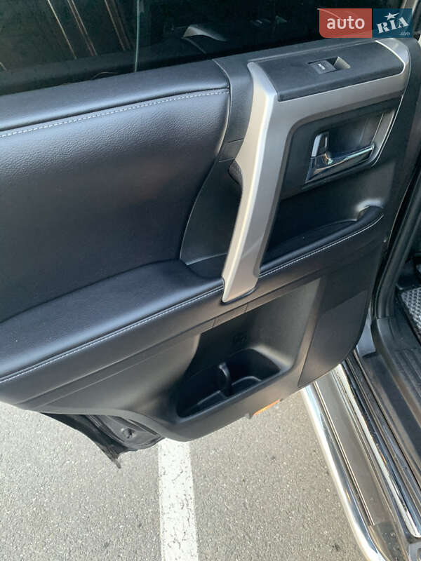 Внедорожник / Кроссовер Toyota 4Runner 2016 в Киеве