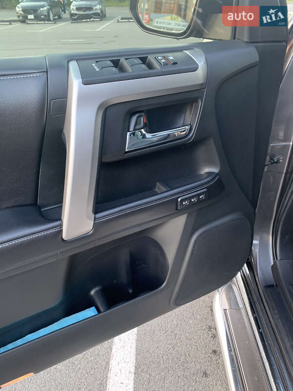 Внедорожник / Кроссовер Toyota 4Runner 2016 в Киеве