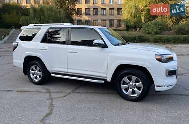 Внедорожник / Кроссовер Toyota 4Runner 2017 в 
