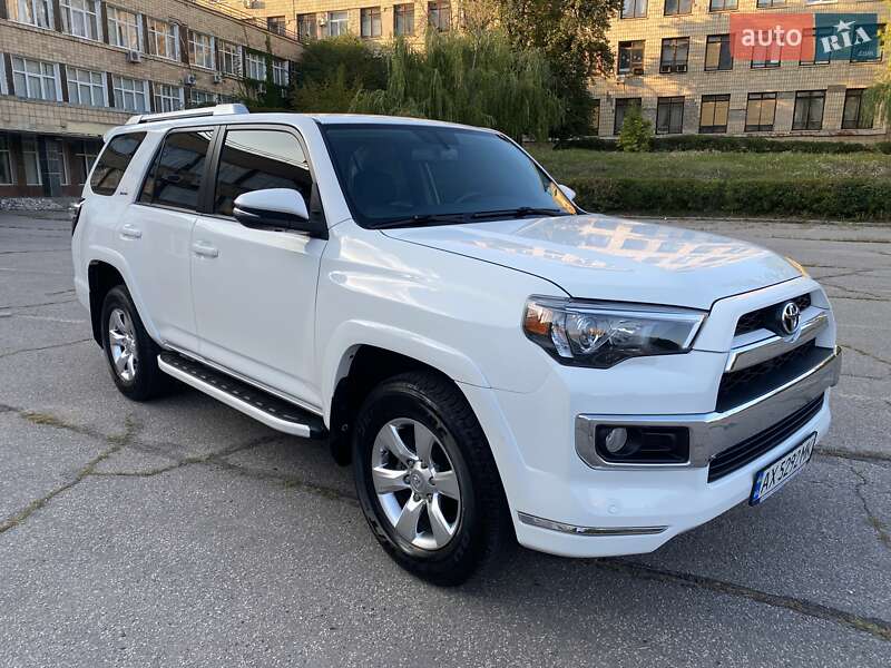 Внедорожник / Кроссовер Toyota 4Runner 2017 в 
