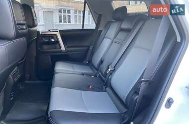 Внедорожник / Кроссовер Toyota 4Runner 2017 в 