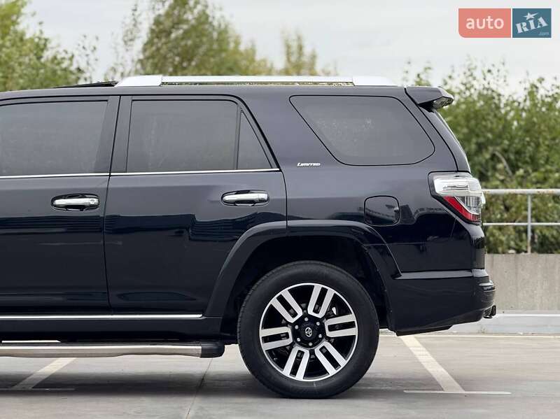 Позашляховик / Кросовер Toyota 4Runner 2016 в Києві