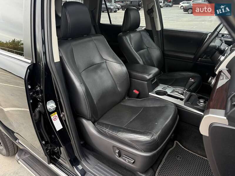 Позашляховик / Кросовер Toyota 4Runner 2016 в Києві