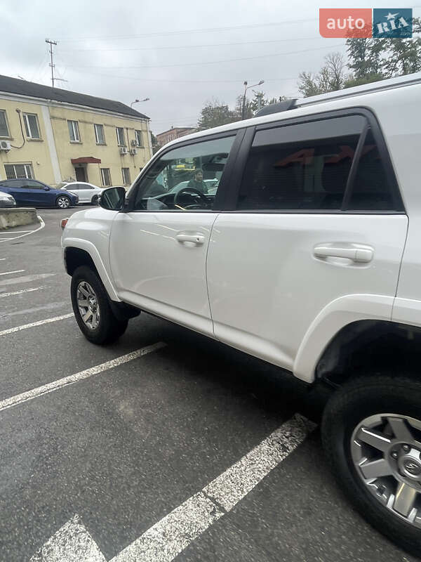 Внедорожник / Кроссовер Toyota 4Runner 2016 в Киеве фото 9 Внедорожник / Кроссовер Toyota 4Runner 2016 в Киеве