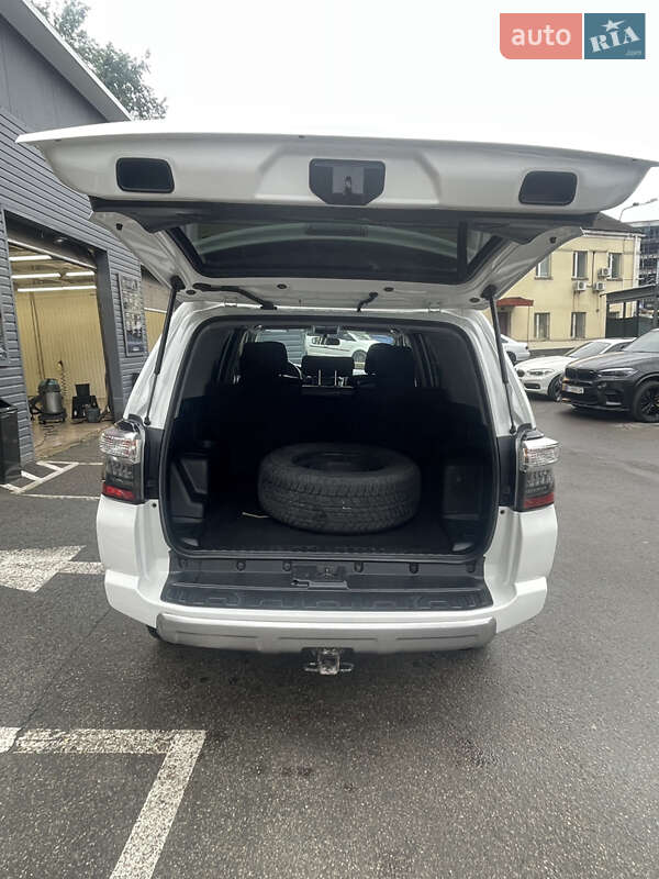 Внедорожник / Кроссовер Toyota 4Runner 2016 в Киеве фото 13 Внедорожник / Кроссовер Toyota 4Runner 2016 в Киеве
