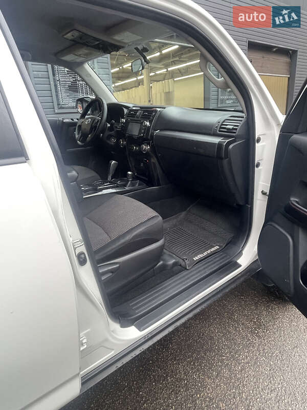 Внедорожник / Кроссовер Toyota 4Runner 2016 в Киеве фото 16 Внедорожник / Кроссовер Toyota 4Runner 2016 в Киеве