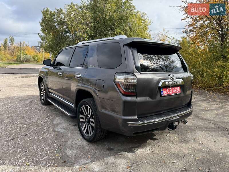 Позашляховик / Кросовер Toyota 4Runner 2014 в Кривому Розі