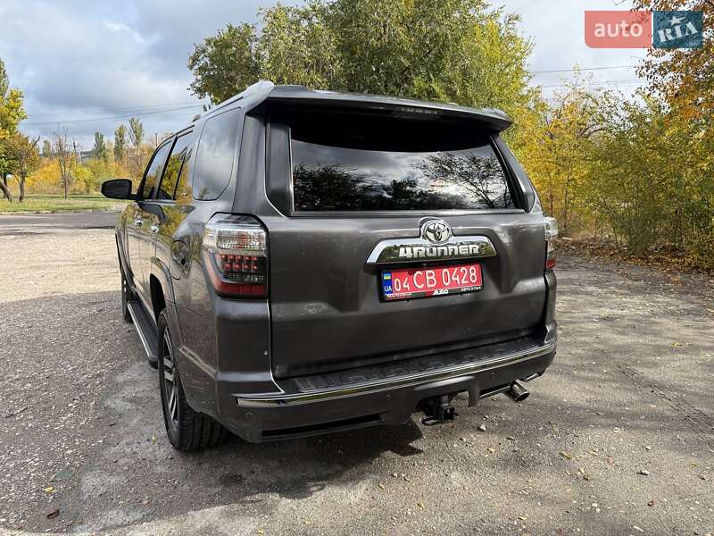 Позашляховик / Кросовер Toyota 4Runner 2014 в Кривому Розі