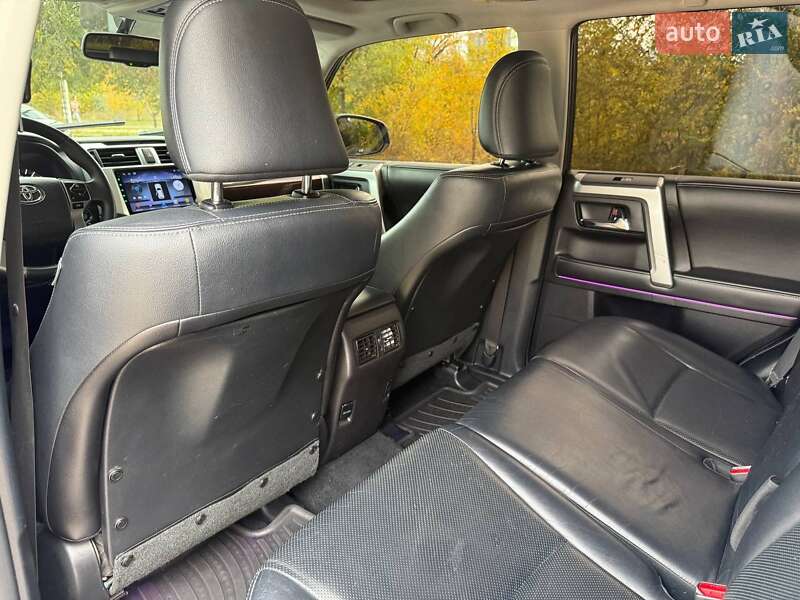 Позашляховик / Кросовер Toyota 4Runner 2014 в Кривому Розі
