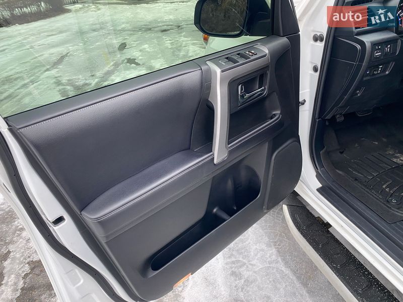 Внедорожник / Кроссовер Toyota 4Runner 2017 в Харькове