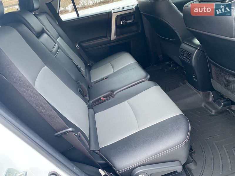 Внедорожник / Кроссовер Toyota 4Runner 2017 в Харькове