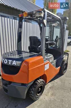 Вилочный погрузчик Toyota 52-8FDF30 2016 в Киеве