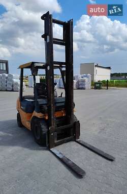 Вилочный погрузчик Toyota 627FDF25 2005 в 