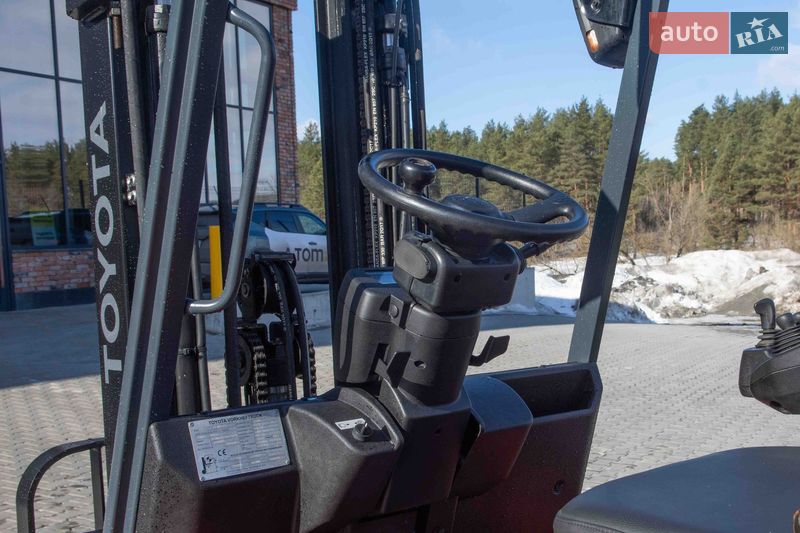 Вилочный погрузчик Toyota 7FB 2012 в Житомире фото 10 Вилочный погрузчик Toyota 7FB 2012 в Житомире