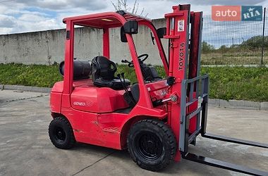 Вилочний навантажувач Toyota 7FG 2003 в Пустомитах
