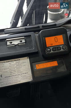 Вилочный погрузчик Toyota 8FDF-25 2011 в 