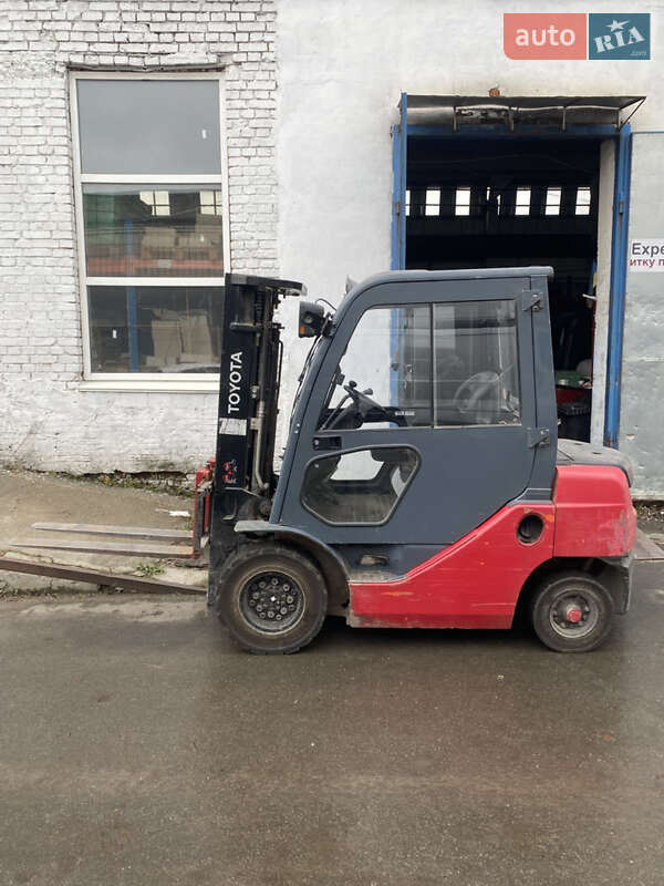 Вилочний навантажувач Toyota 8FDF-25 2013 в Києві