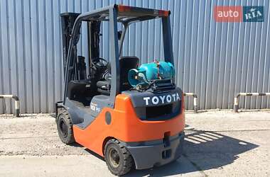Вилочный погрузчик Toyota 8FGF18 2010 в 
