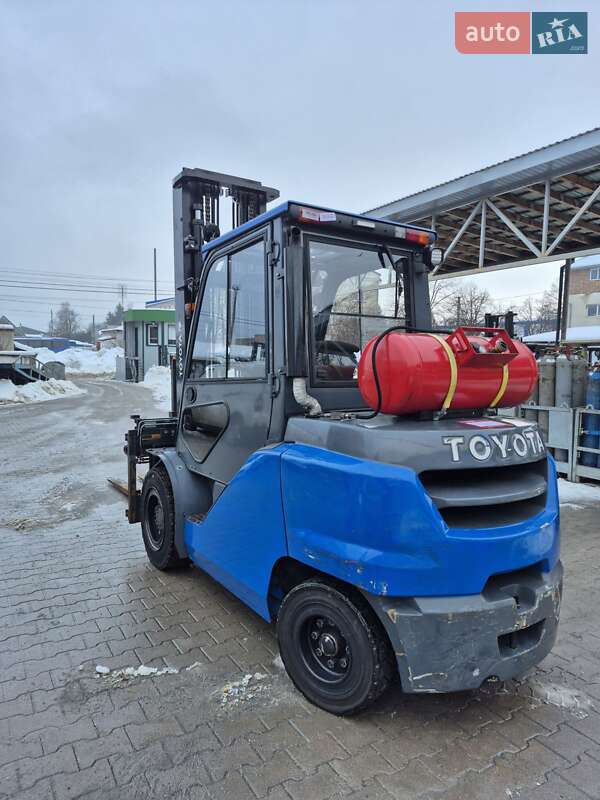 Вилочный погрузчик Toyota 8FGF30 2018 в Тернополе