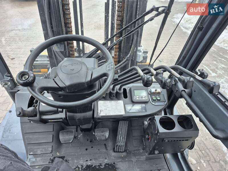 Вилочный погрузчик Toyota 8FGF30 2018 в Тернополе