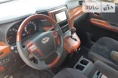 Мінівен Toyota Alphard 2009 в 