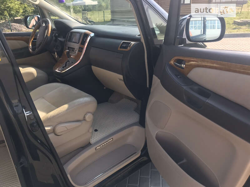 Минивэн Toyota Alphard 2007 в Бершади