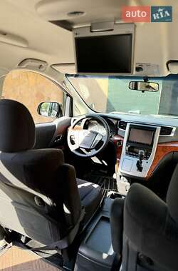 Минивэн Toyota Alphard 2012 в 