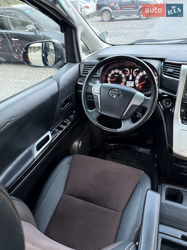 Мінівен Toyota Alphard 2014 в Одесі